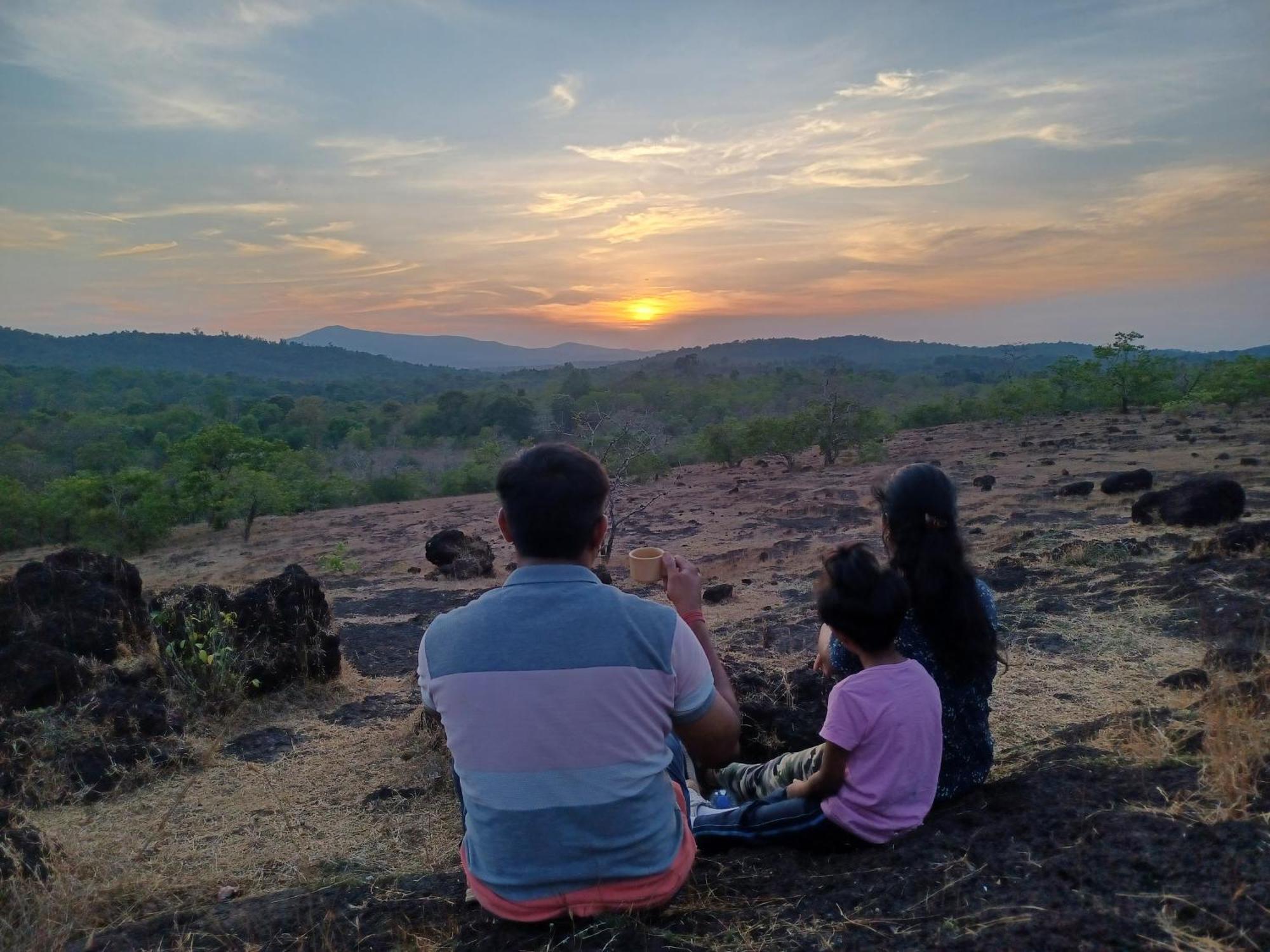 Nature'S Nest Eco Resort Goa, Near Dudhsagar Waterfalls Molem Bagian luar foto